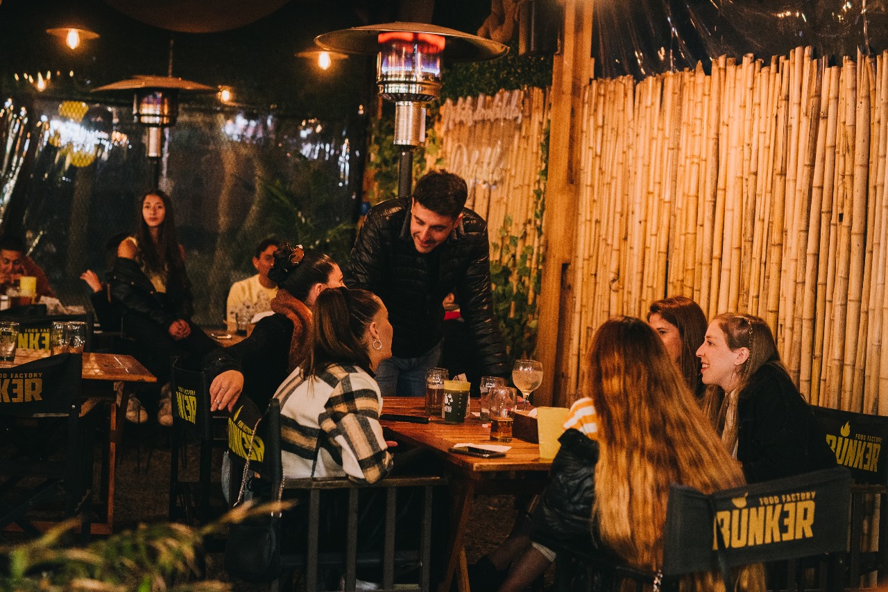 Gastronom&iacute;a y noche en San Vicente